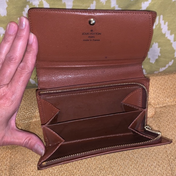 Louis Vuitton Authentic Wallet - Picture 5 of 13